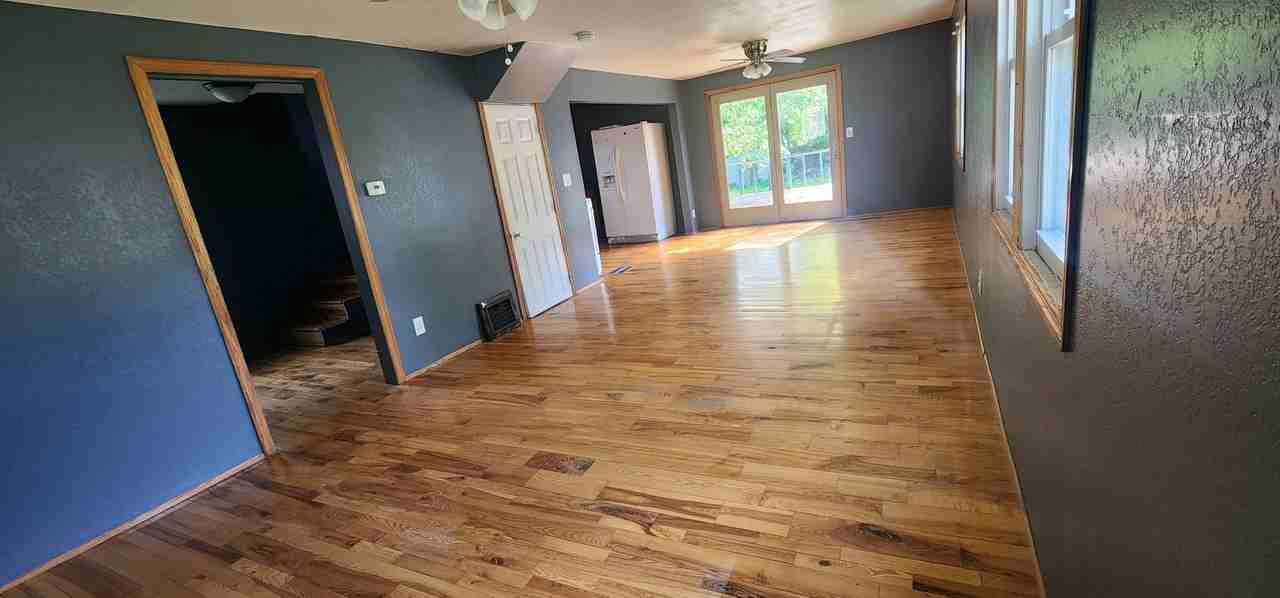 118 Clinton St - Photo 3 of 9