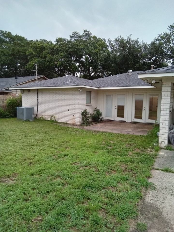 710 Robards St - Photo 6 of 27