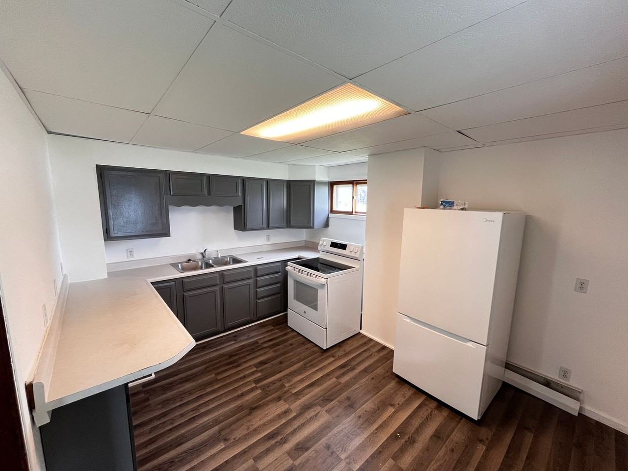 305 Court St - Photo 3 of 13