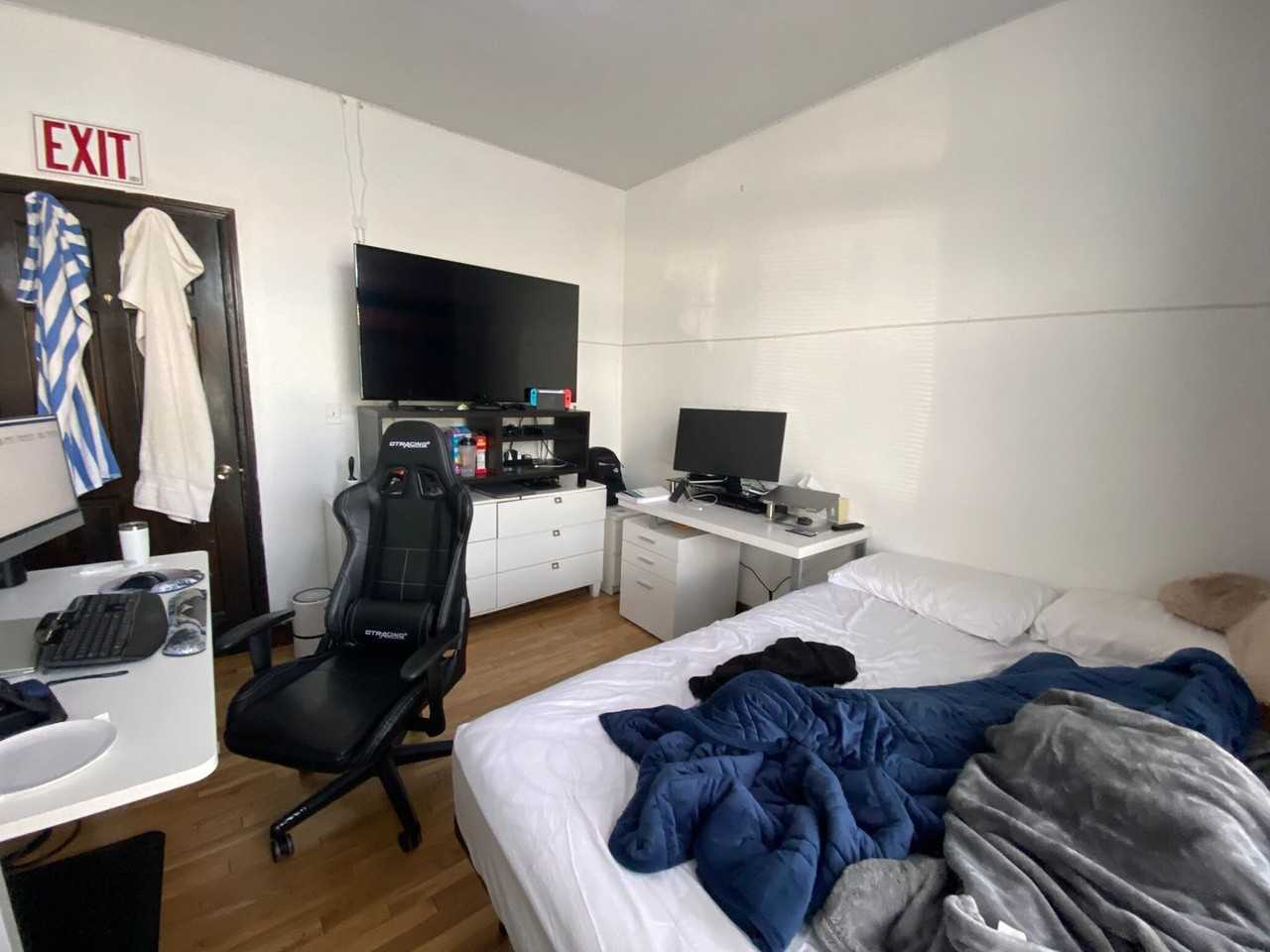 526 Harvard St - Photo 7 of 37