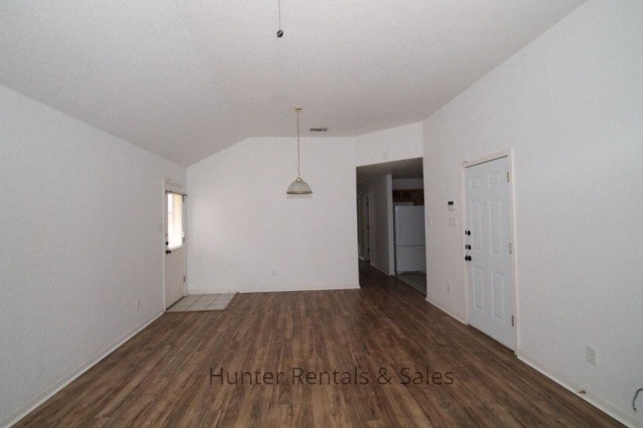 4301 Thunder Creek Dr - Photo 3 of 10