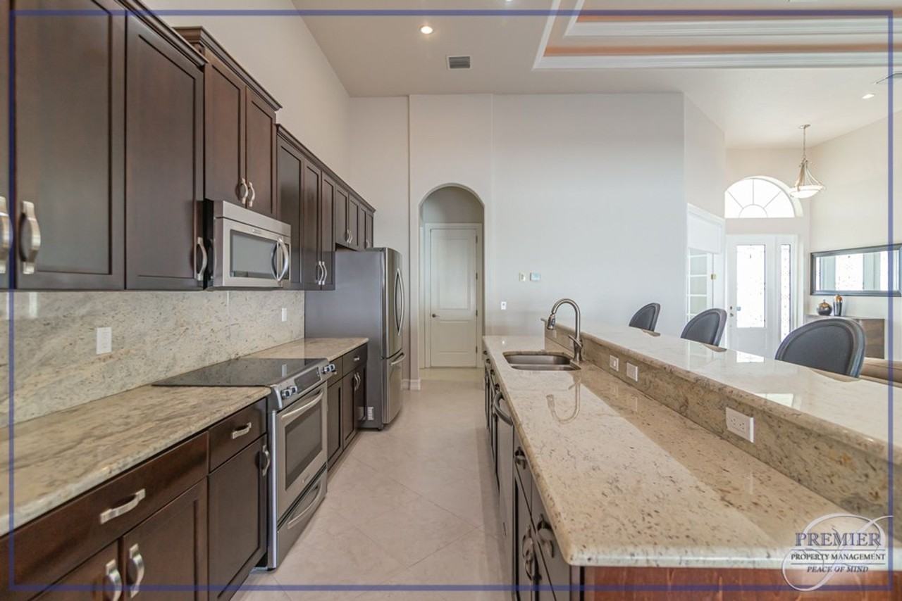 538 Eastwood Dr - Photo 5 of 30