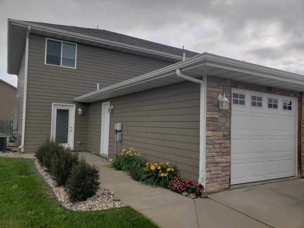 306 Scott Pl - Photo 4 of 28