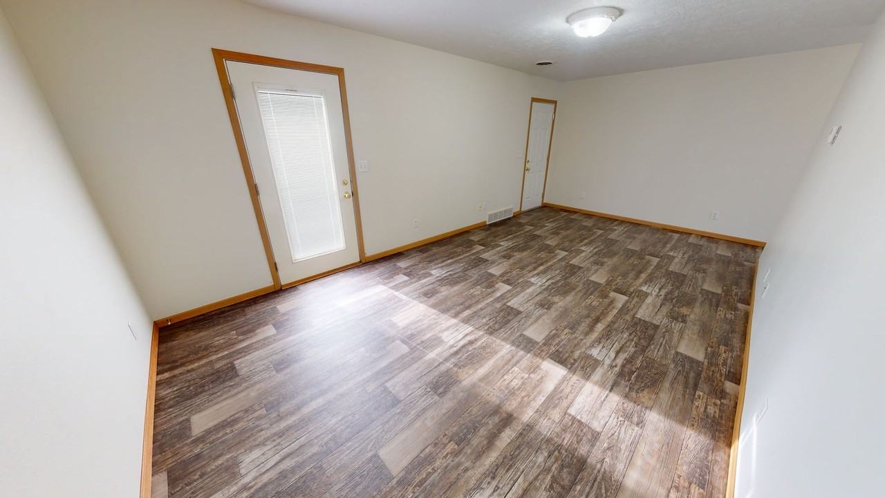 306 Scott Pl - Photo 6 of 28