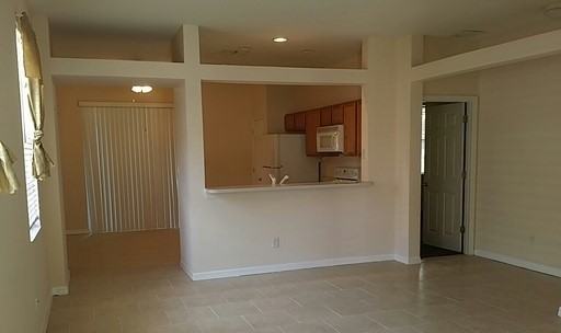 1077 Singleton Cir - Photo 2 of 10