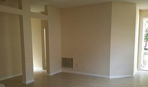 1077 Singleton Cir - Photo 3 of 10