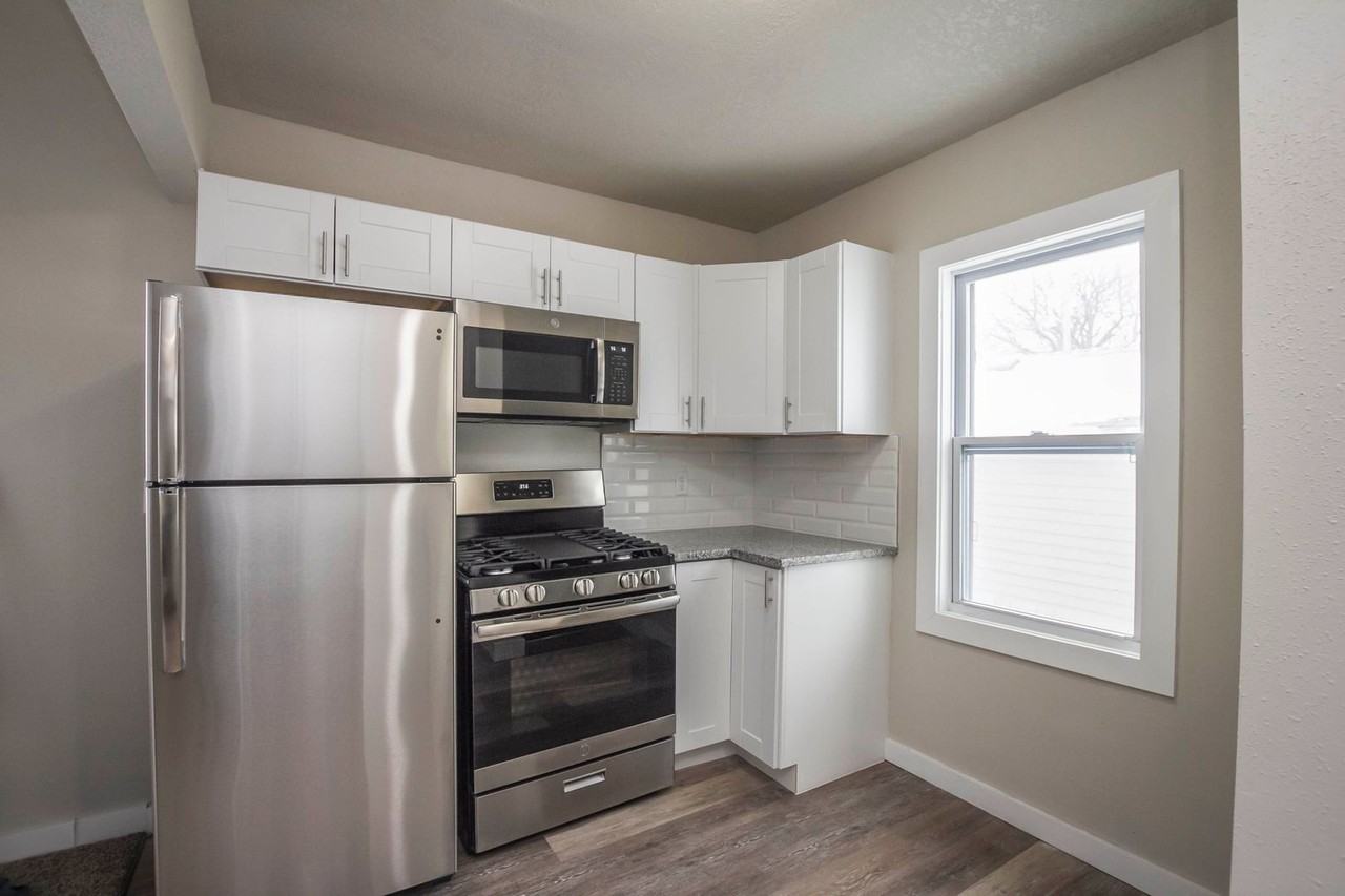 3844 4th St - Photo 3 of 11