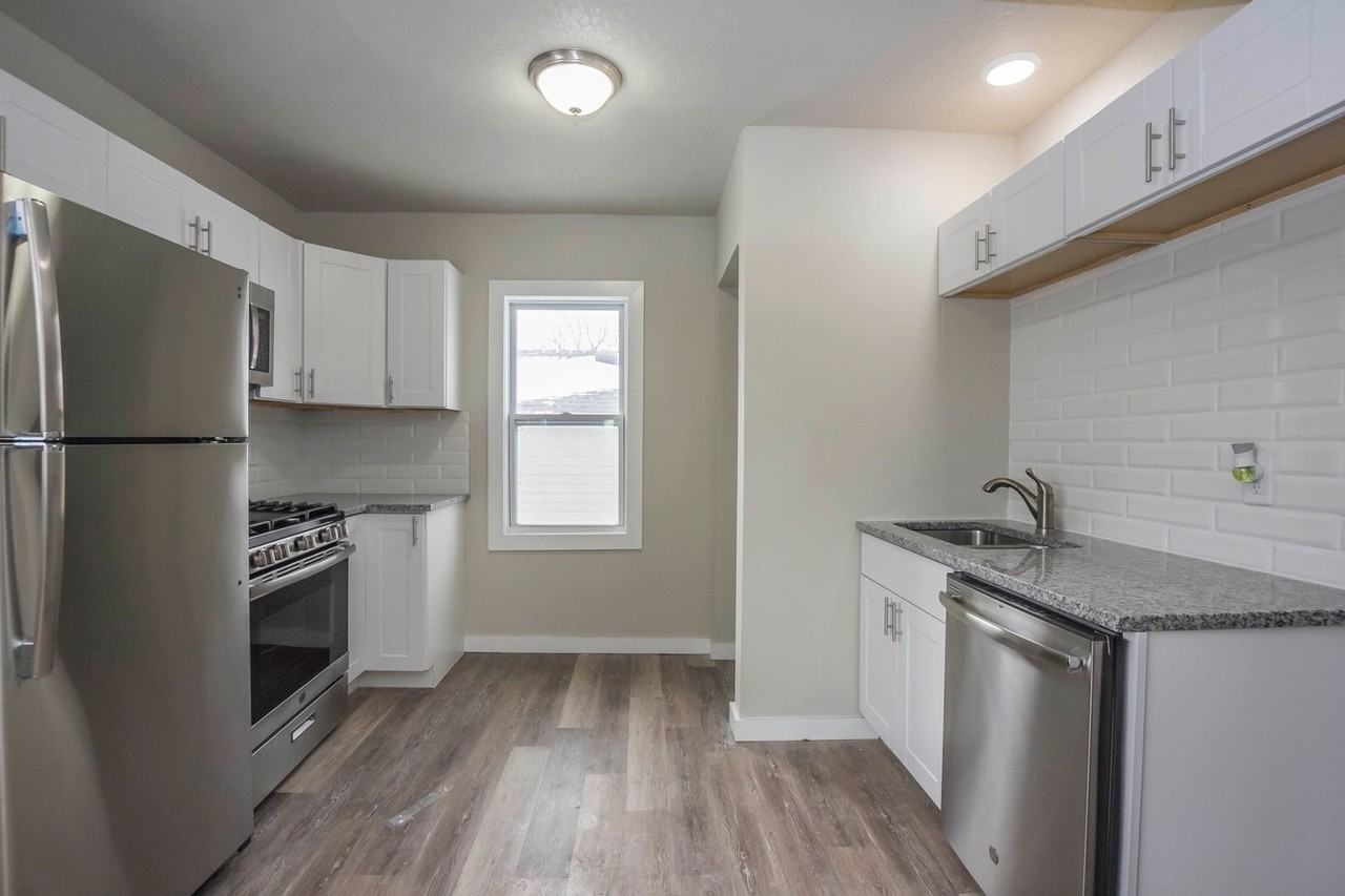3844 4th St - Photo 2 of 11