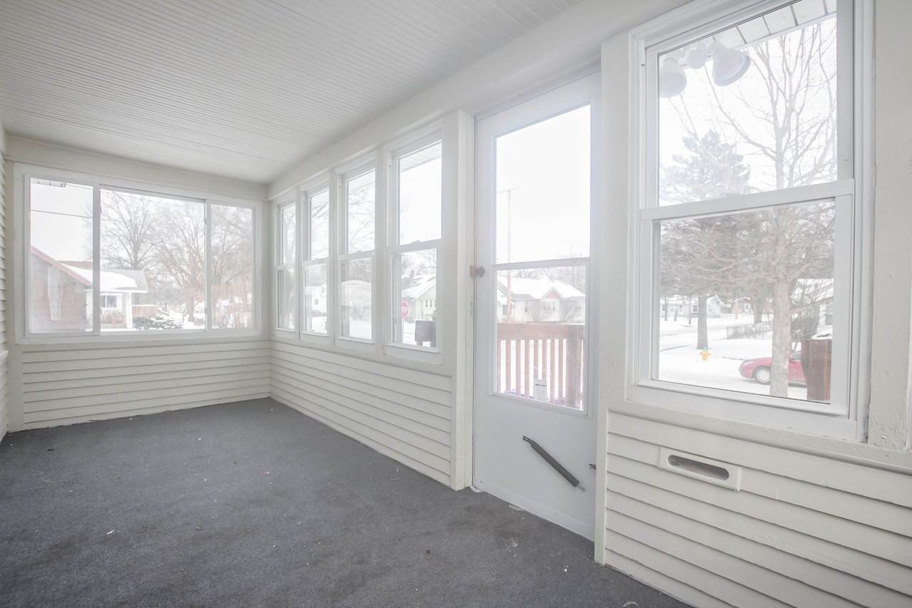 3844 4th St - Photo 4 of 11