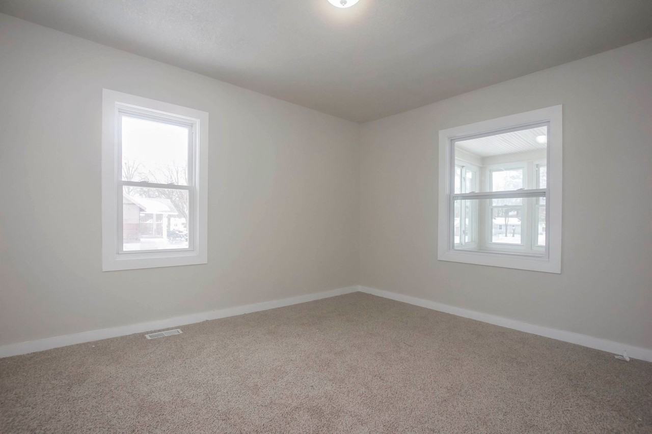 3844 4th St - Photo 5 of 11