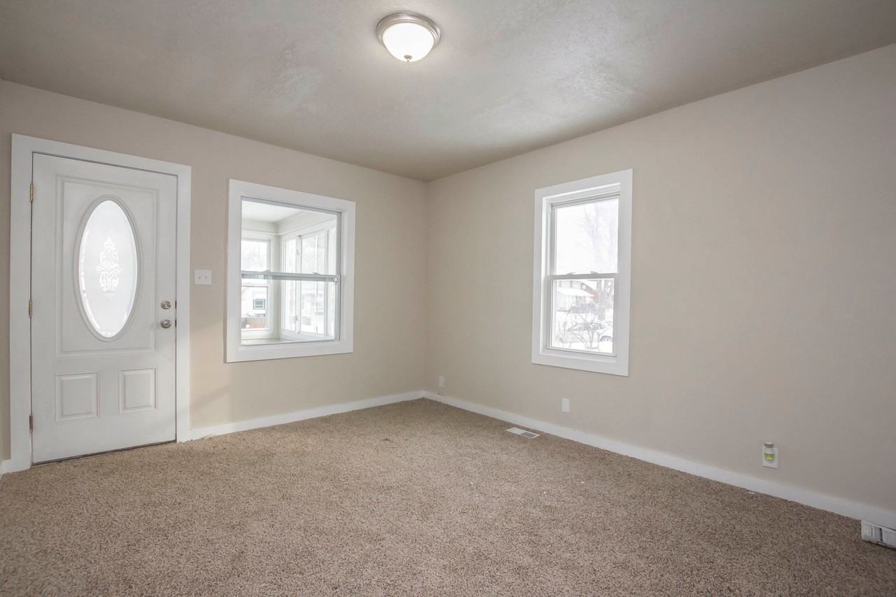 3844 4th St - Photo 6 of 11