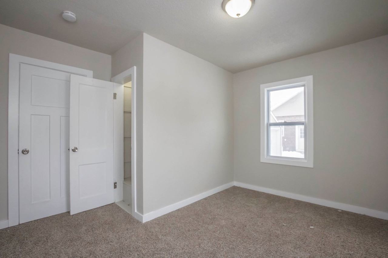3844 4th St - Photo 7 of 11