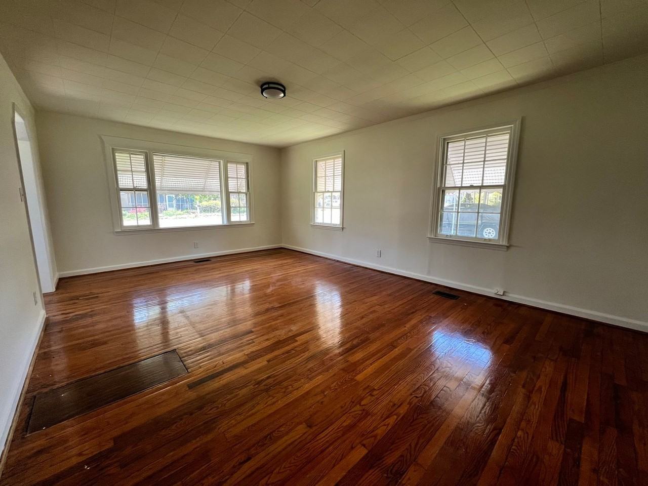 1407 S Moore Rd - Photo 2 of 14