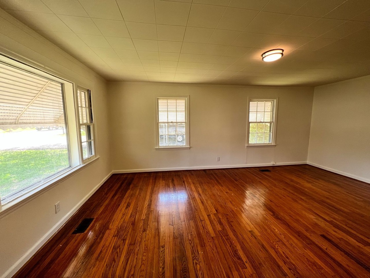 1407 S Moore Rd - Photo 3 of 14