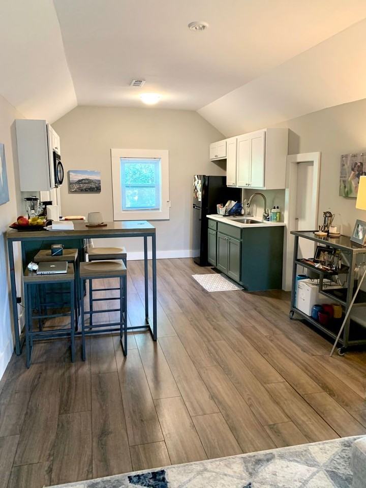 212 B Lanier Dr - 1 Bedroom Apartment - Photo 3 of 10