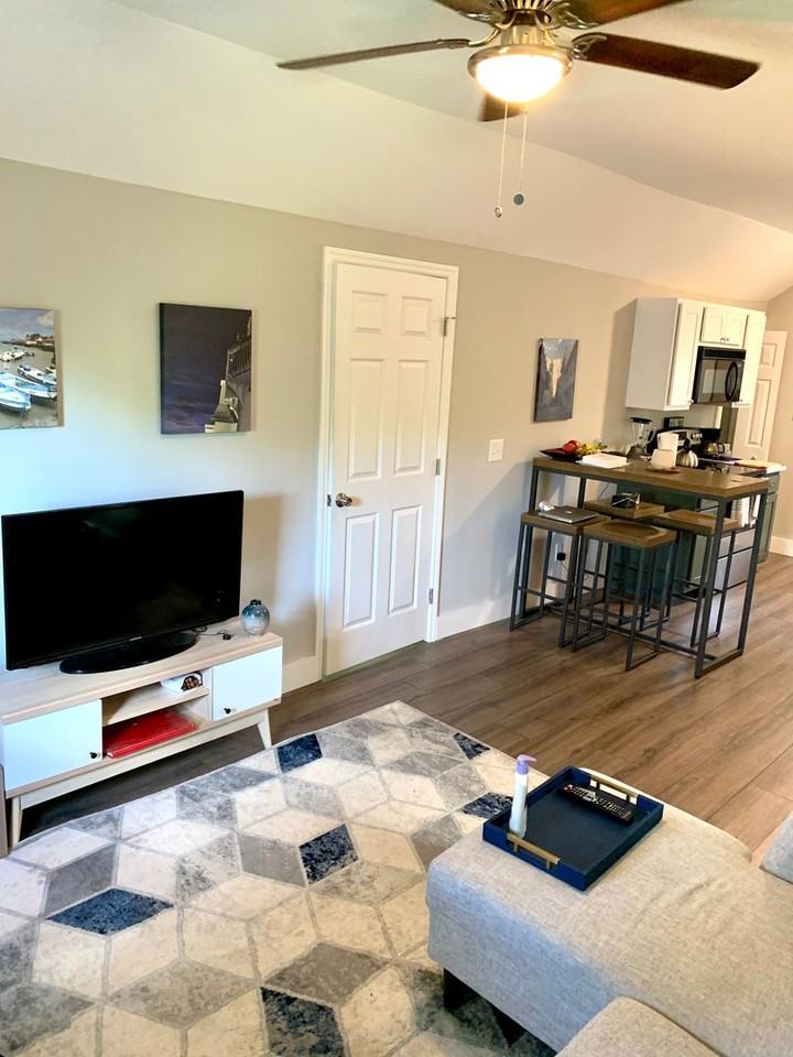 212 212 B Lanier Dr - 1 Bedroom - Photo 5 of 10
