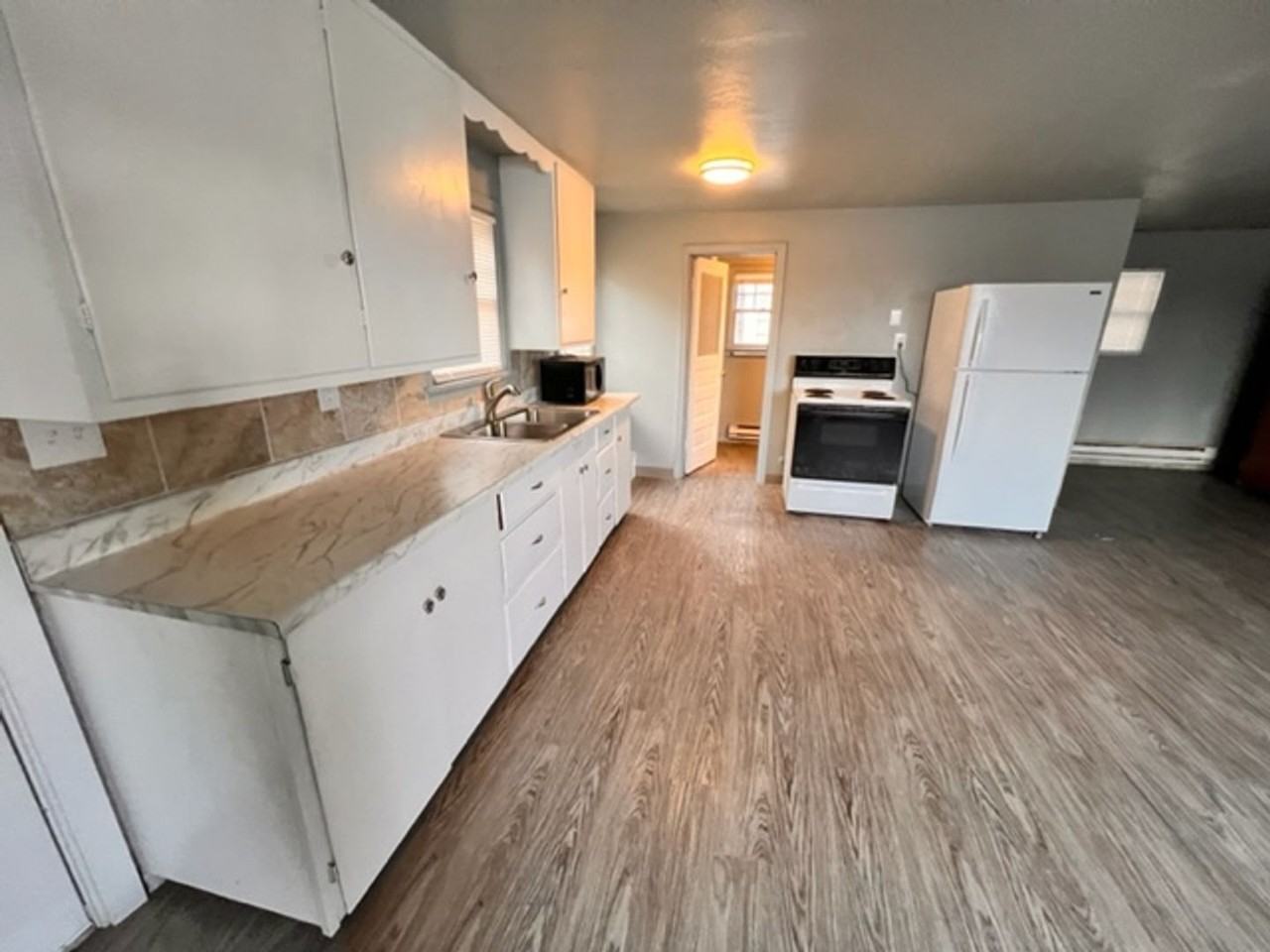 1901 1/2 S Federal Way - Photo 4 of 10