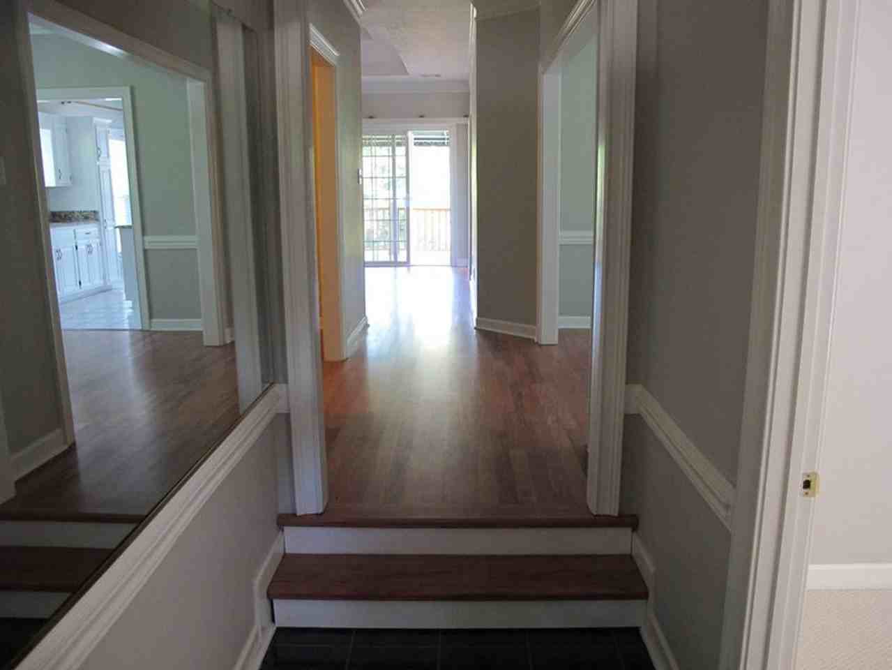 716 Crown Point Ct - Photo 5 of 23
