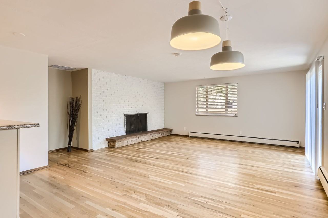 2330 Glenwood Dr - Photo 2 of 16