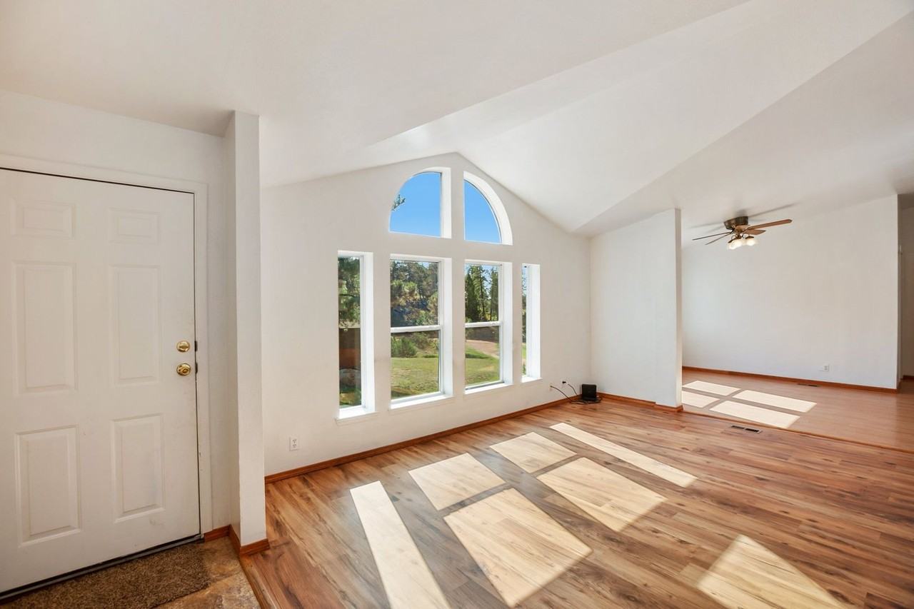 125 Comanche Cir - Photo 4 of 38