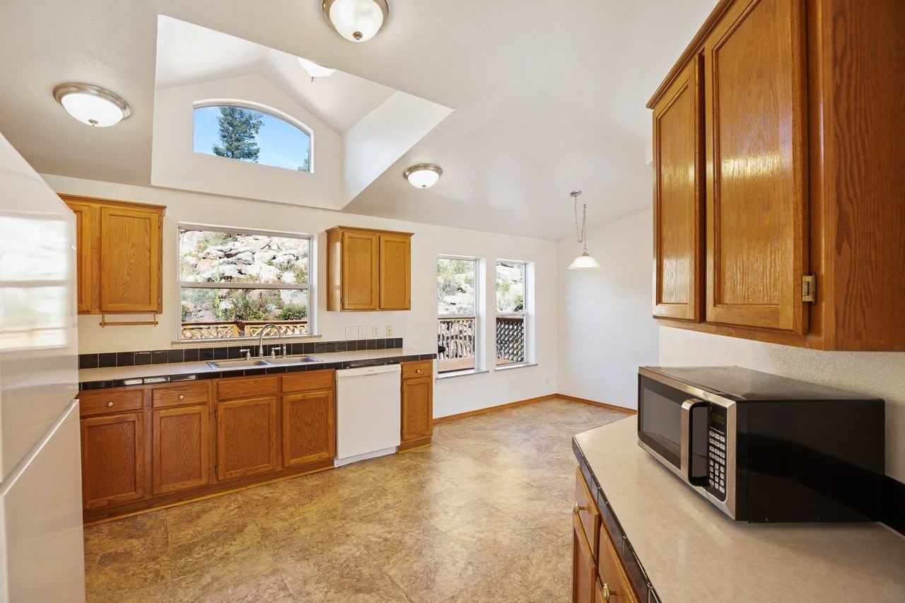 125 Comanche Cir - Photo 7 of 38