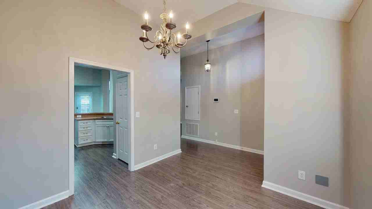 1959 Regent Rd - Photo 2 of 25