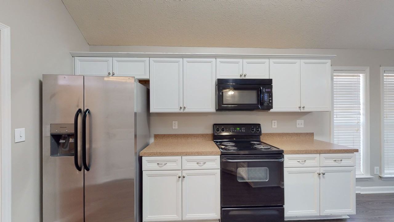 1959 Regent Rd - Photo 4 of 25