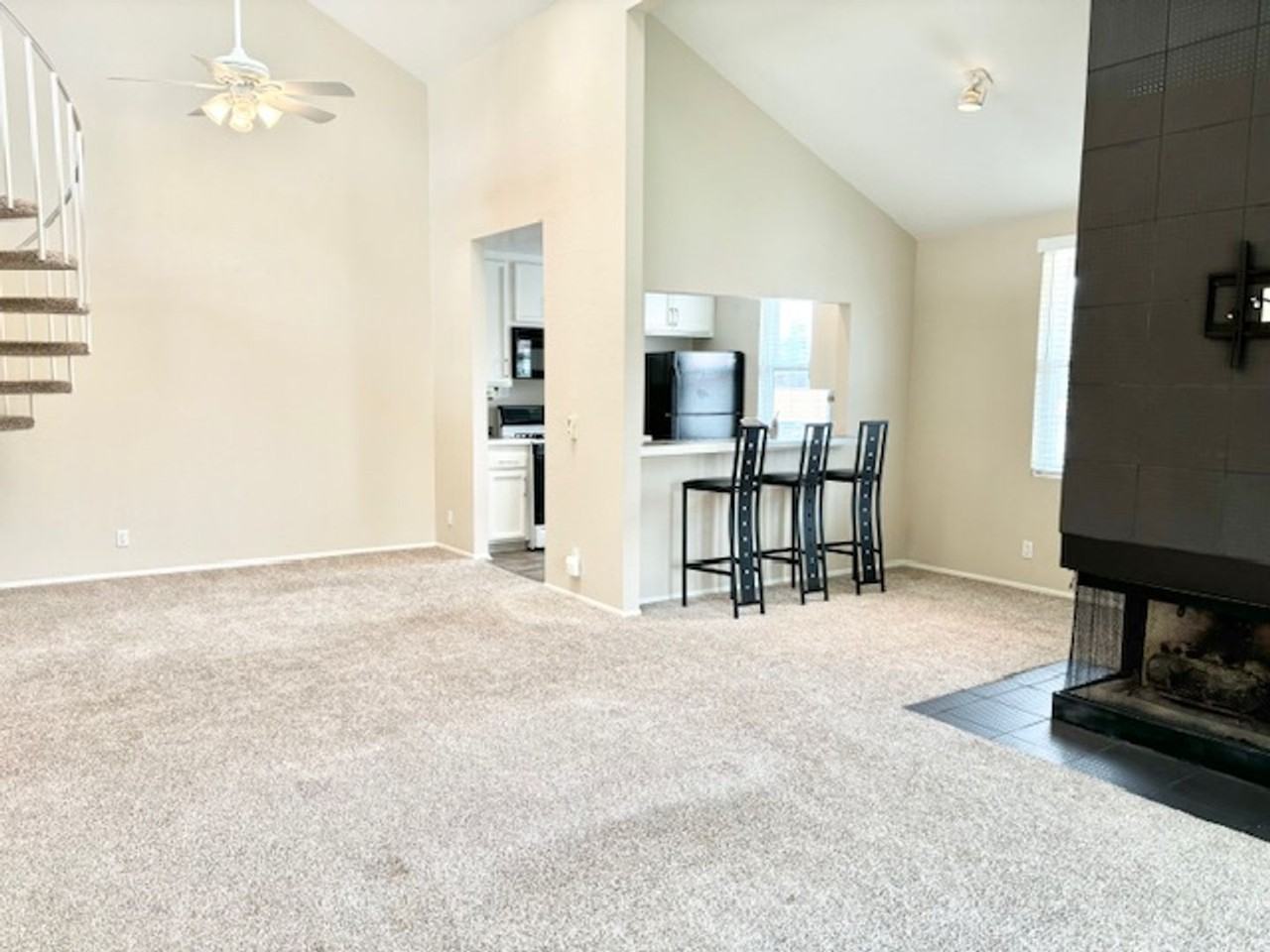2226 Martinique Ln - Photo 6 of 37