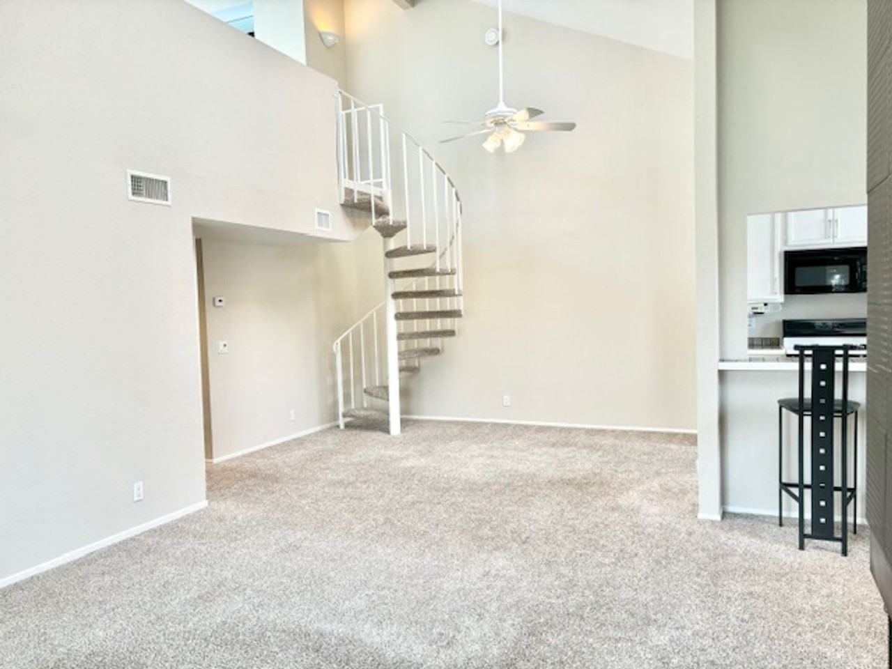 2226 Martinique Ln - Photo 7 of 37