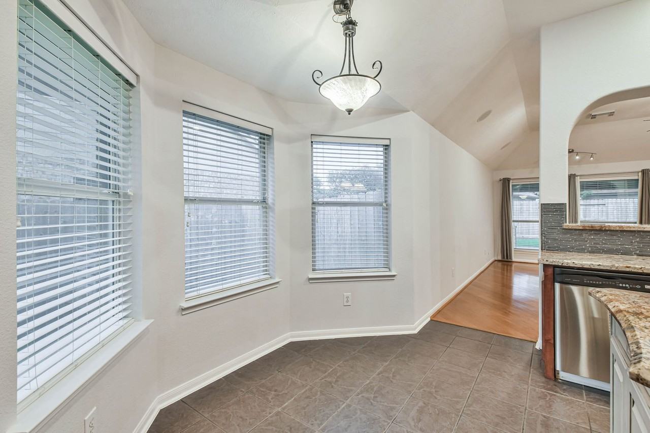 20942 Wind Field Ln - Photo 4 of 46
