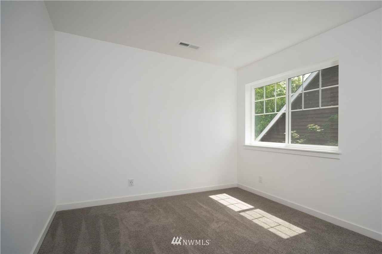 116 42nd St - Photo 3 of 16