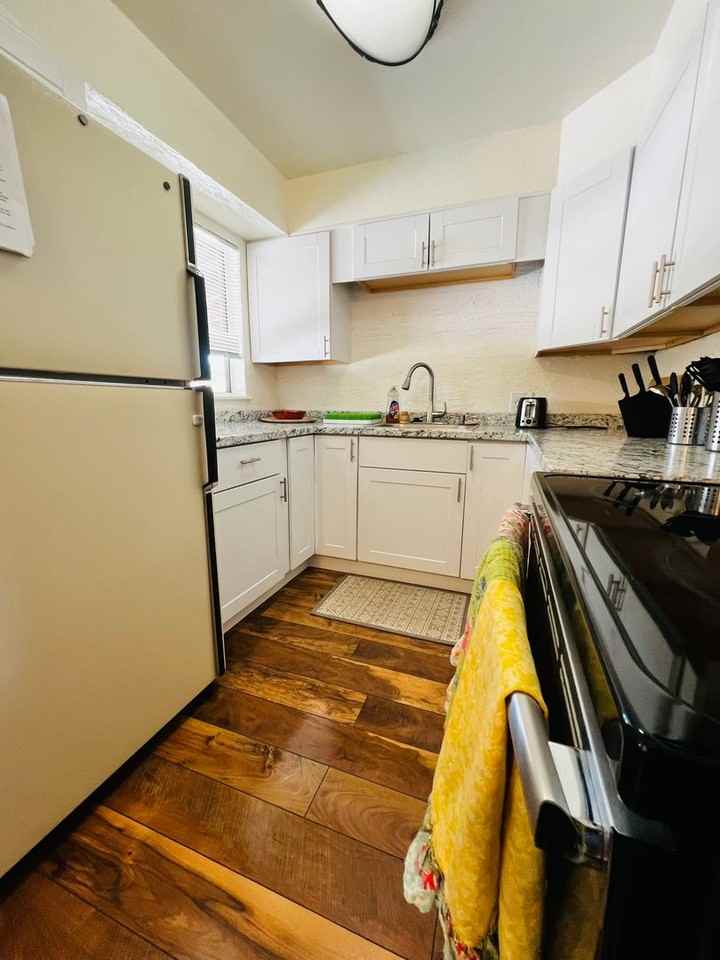 1643 Stewart St - Photo 7 of 21