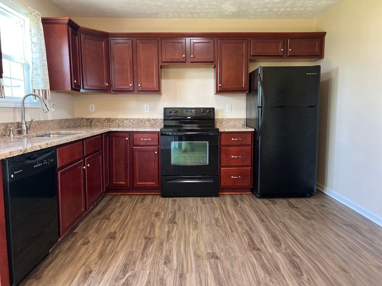 1705 Madison Ct - Photo 6 of 18