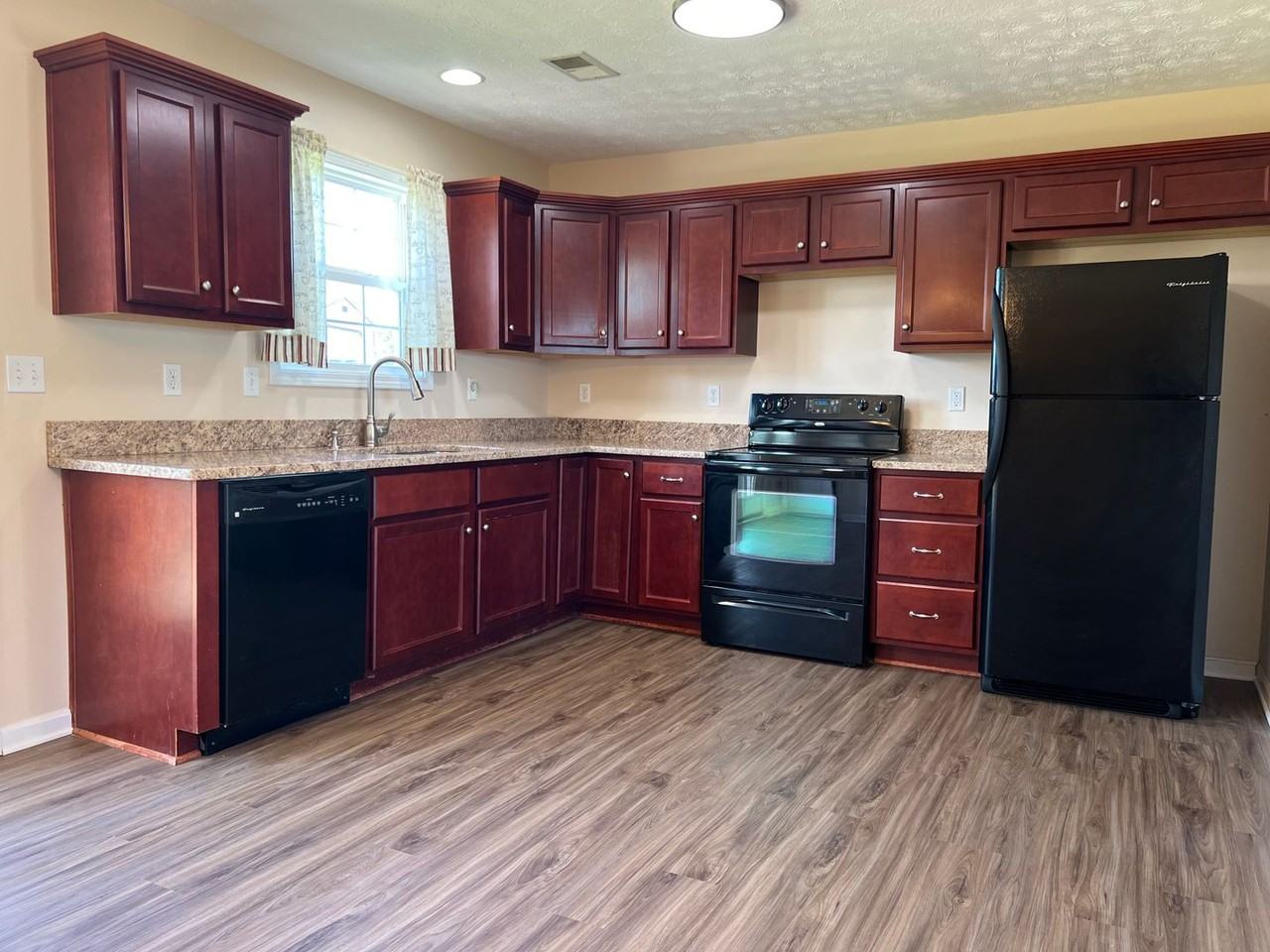1705 Madison Ct - Photo 7 of 18