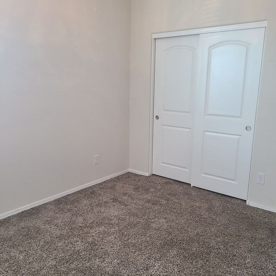 3703 N 298th Dr - Photo 5 of 21