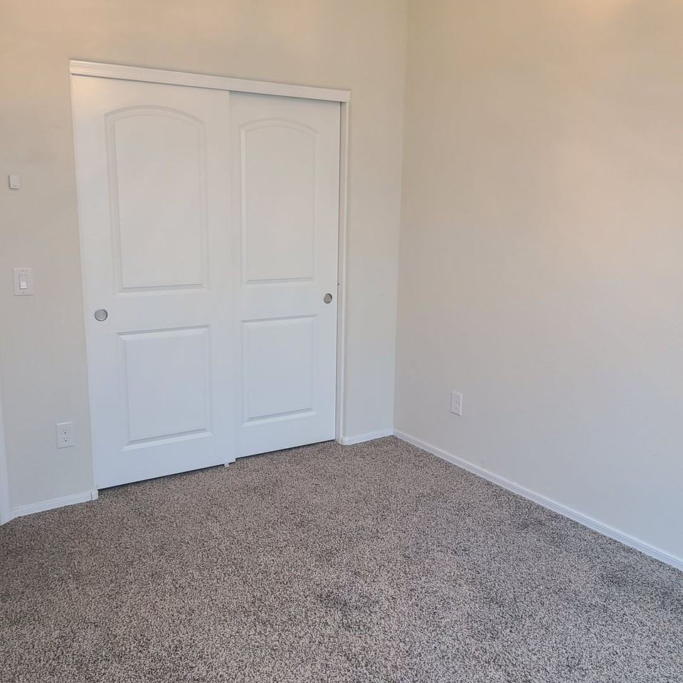 3703 N 298th Dr - Photo 6 of 21