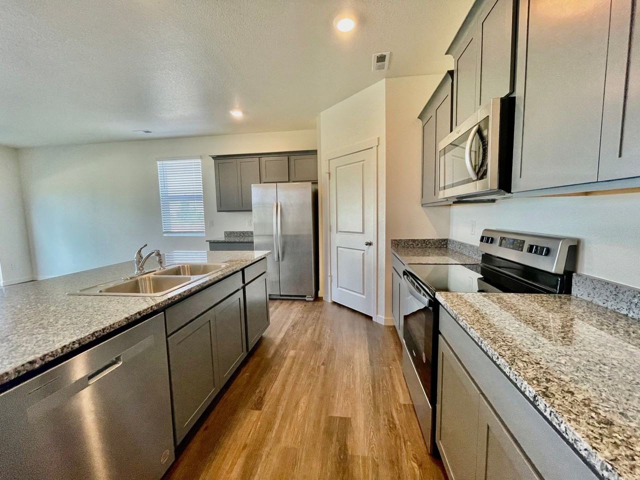 6051 Holstein Dr - Photo 5 of 19