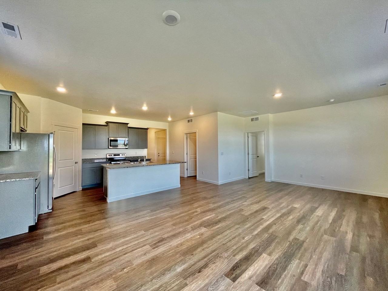 6051 Holstein Dr - Photo 7 of 19