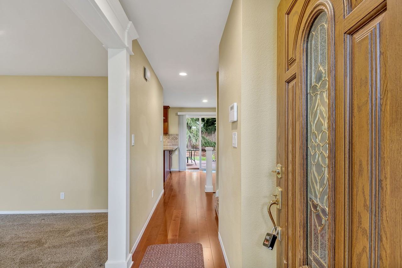 2716 Lexington St - Photo 3 of 26