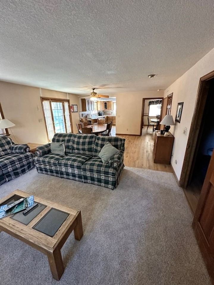 2953 Pinewood Dr - Photo 4 of 12