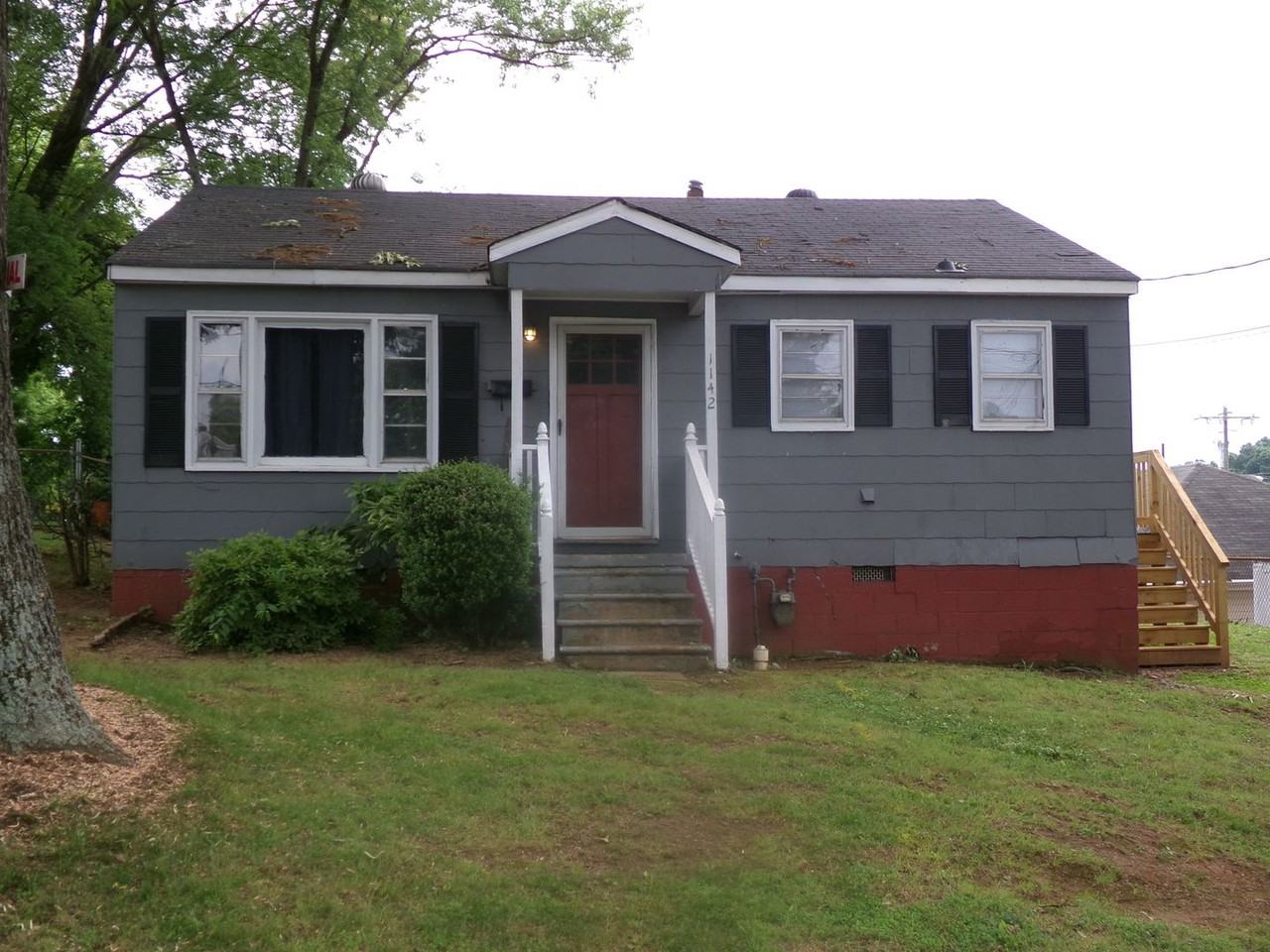 1142 W Bank St - Photo 2 of 14