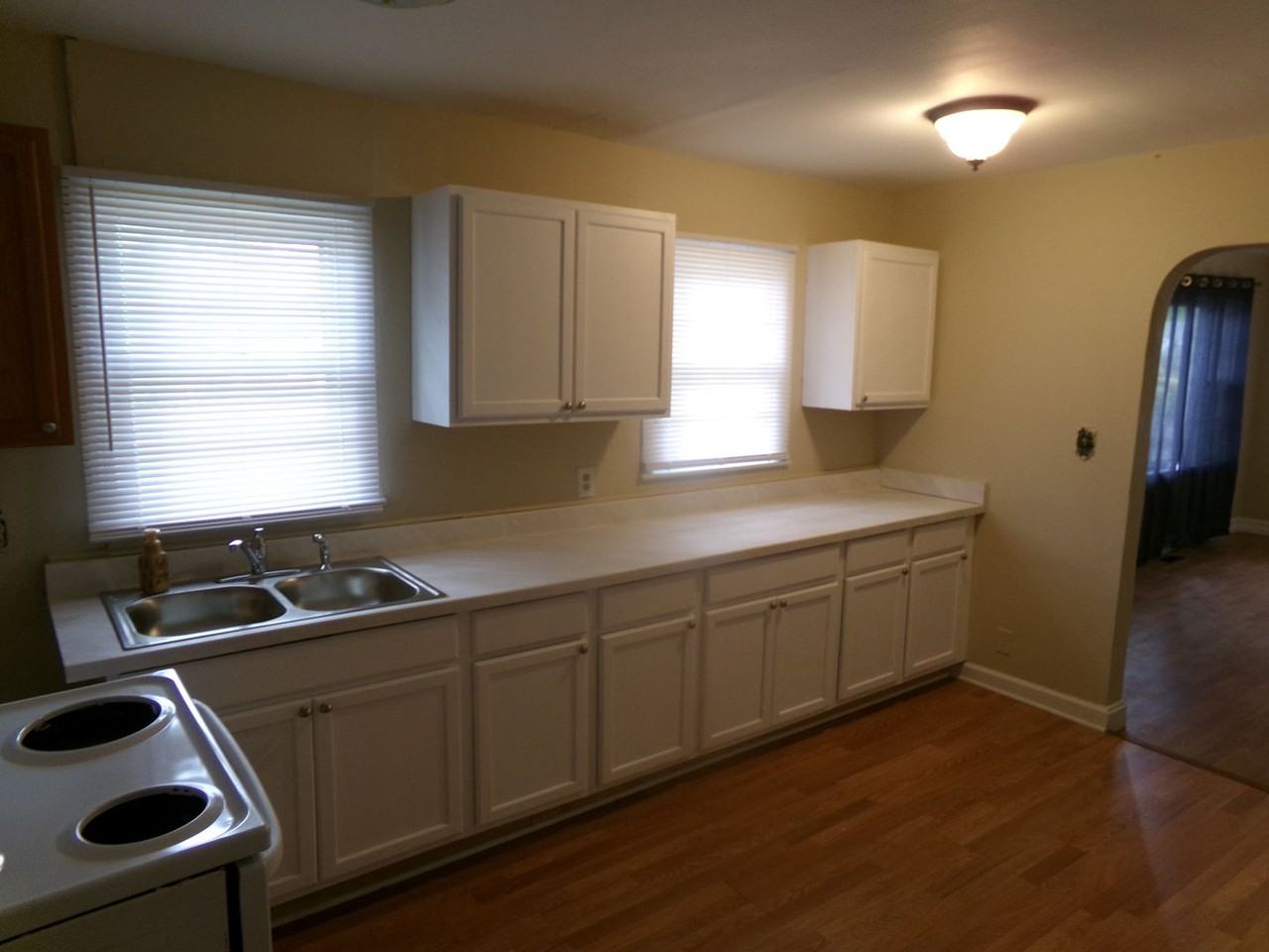 1142 W Bank St - Photo 4 of 14