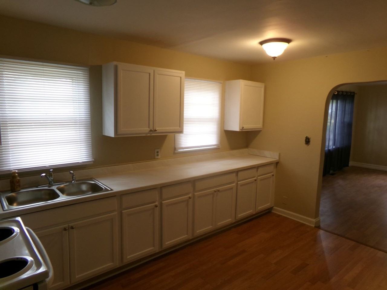 1142 W Bank St - Photo 5 of 14