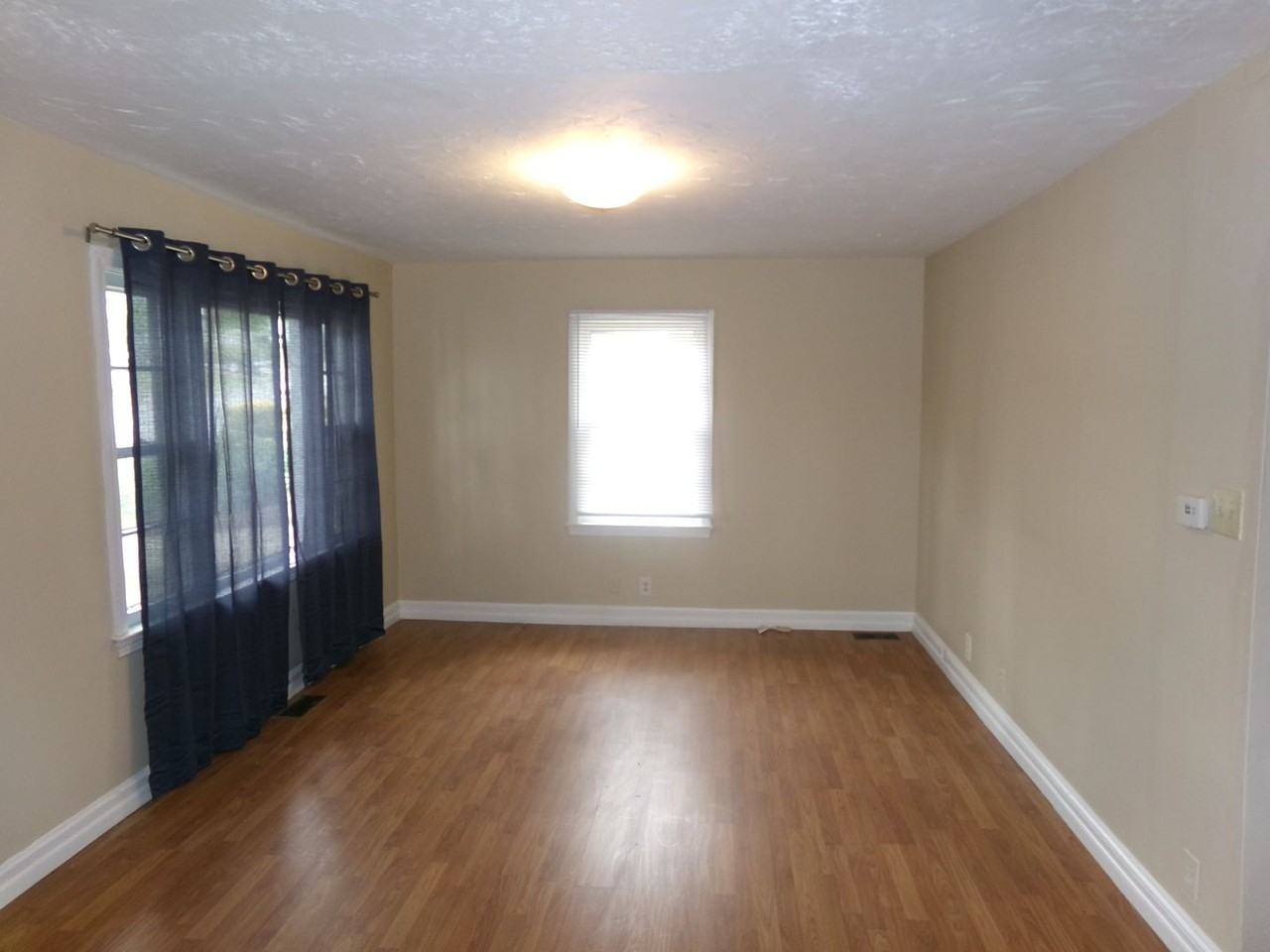 1142 W Bank St - Photo 6 of 14