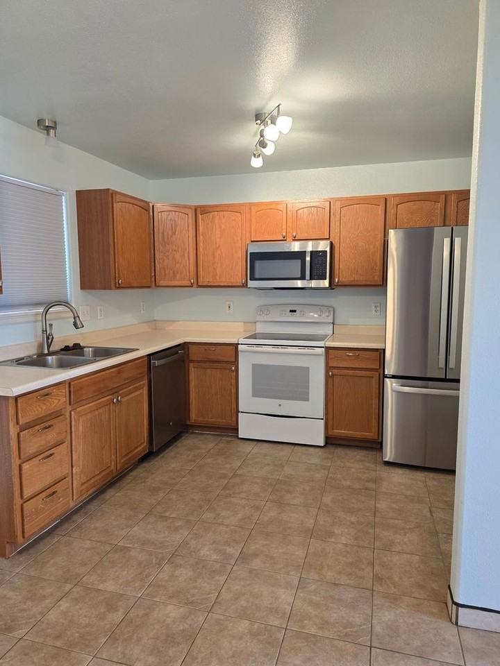 267 Pinon Ct - Photo 2 of 17