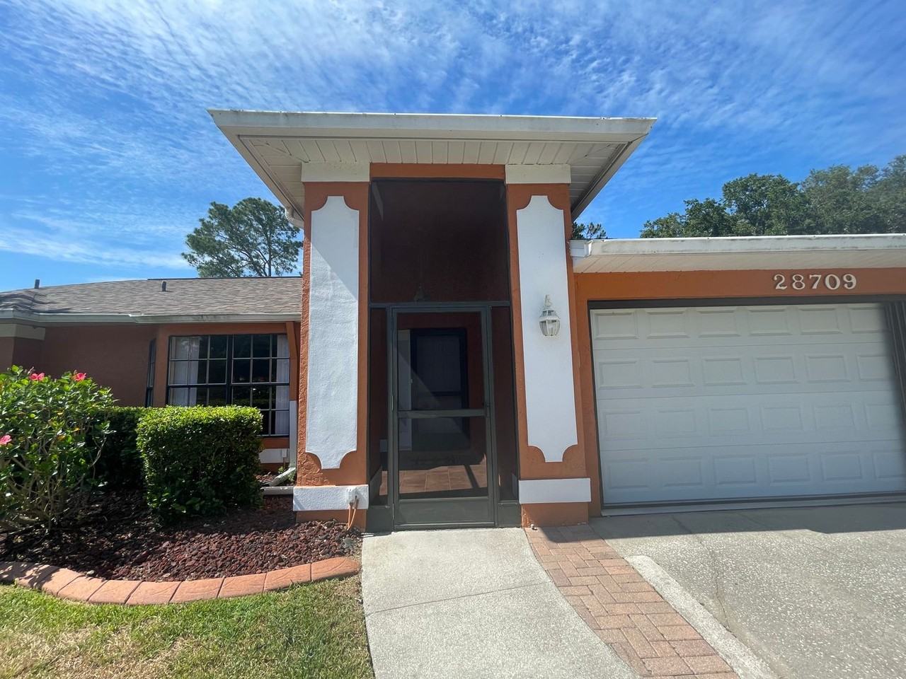 28709 Tanner Dr - Photo 2 of 31