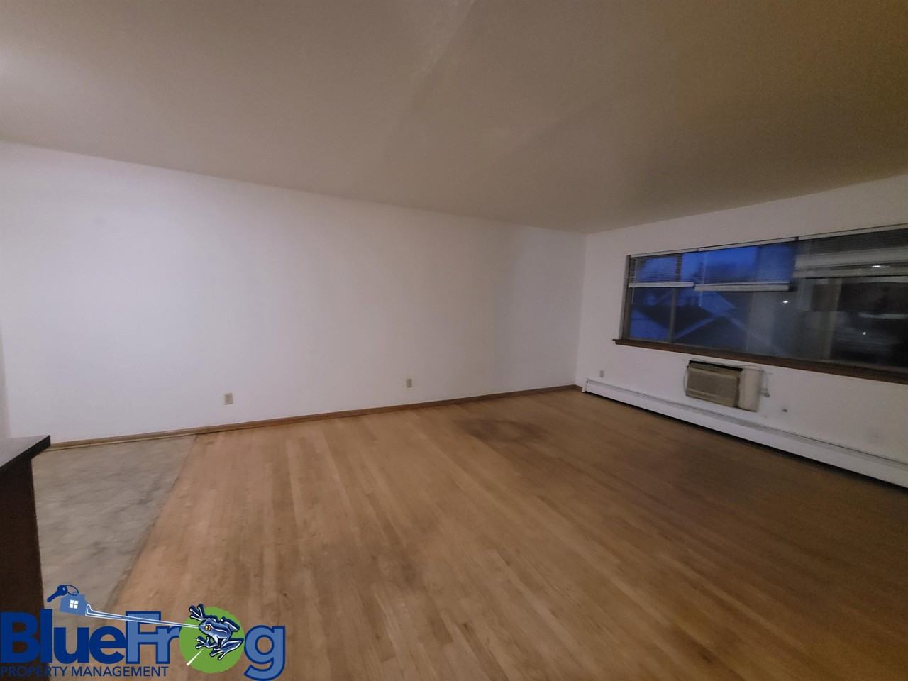 210 North Summit Street - Photo 6 of 9