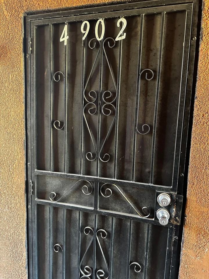 1650 // 4902 South 13th Avenue - Photo 3 of 6