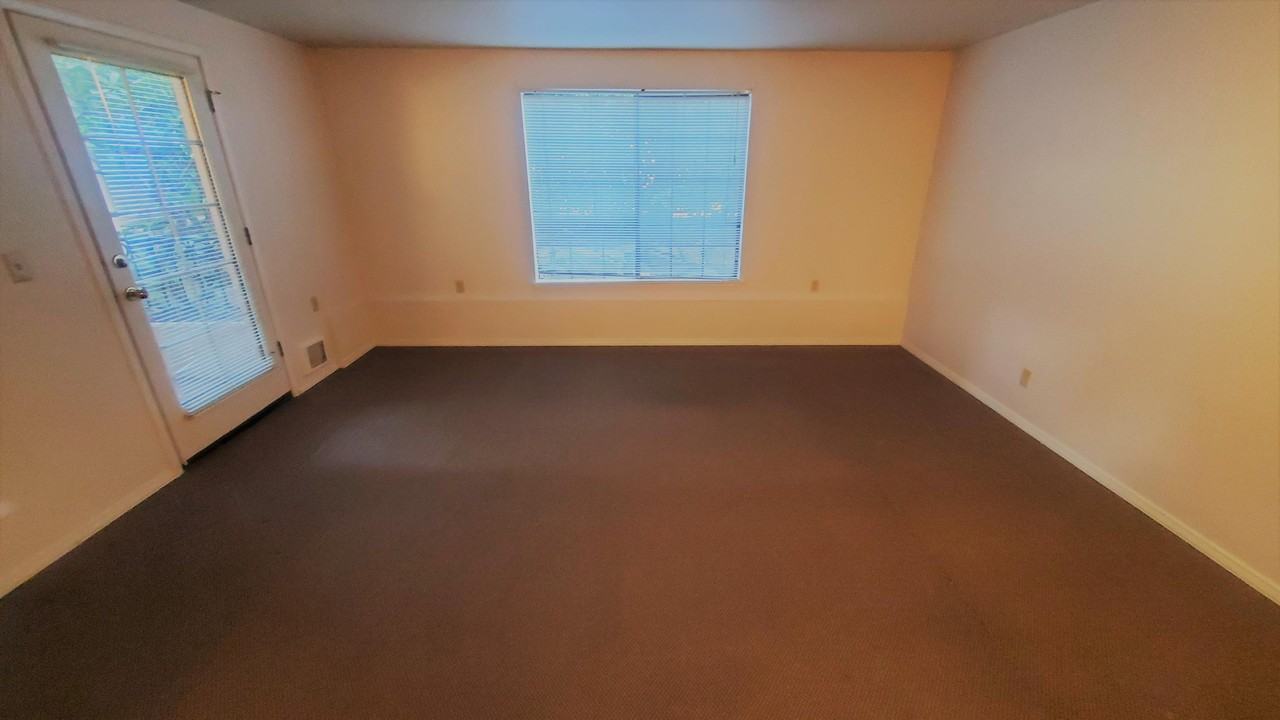 Hawthorne Manor - Photo 2 of 12