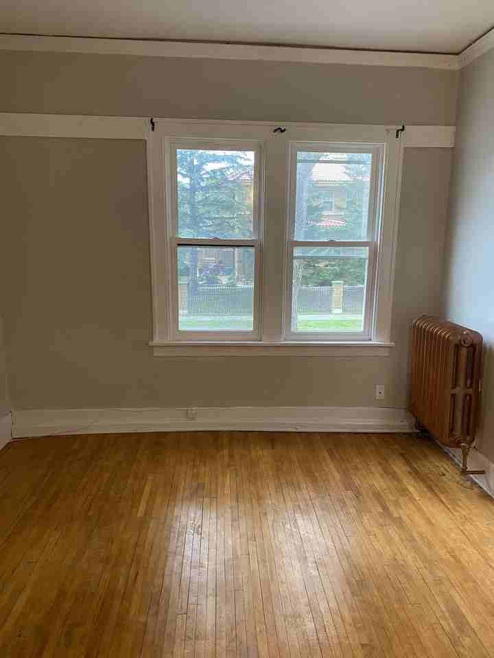 917 E HOWARD ST - Photo 4 of 6